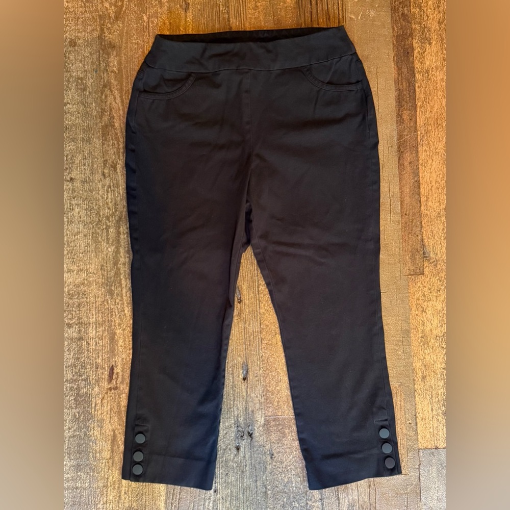 Soft Surroundings Black Pull-On Cropped Pants Button Detail Size S